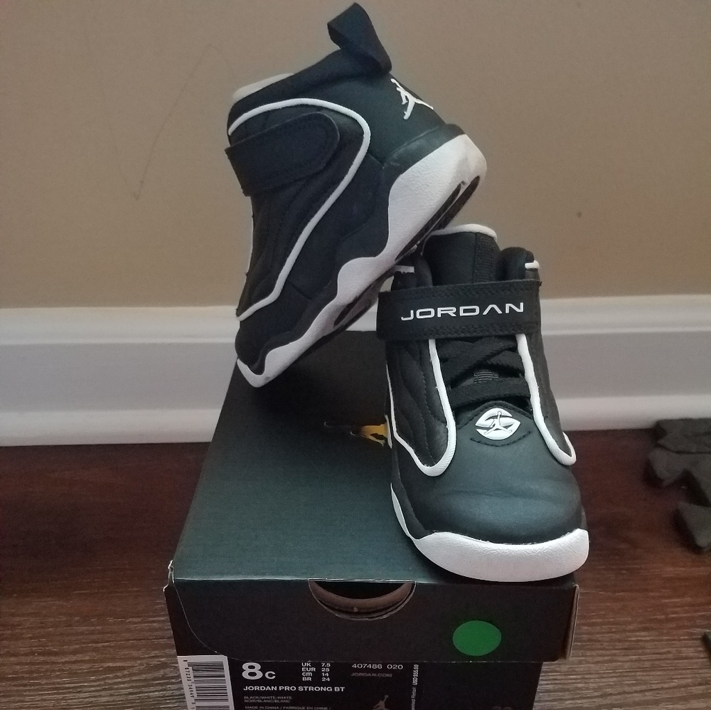 Toddler 8C black and white Pro Strong